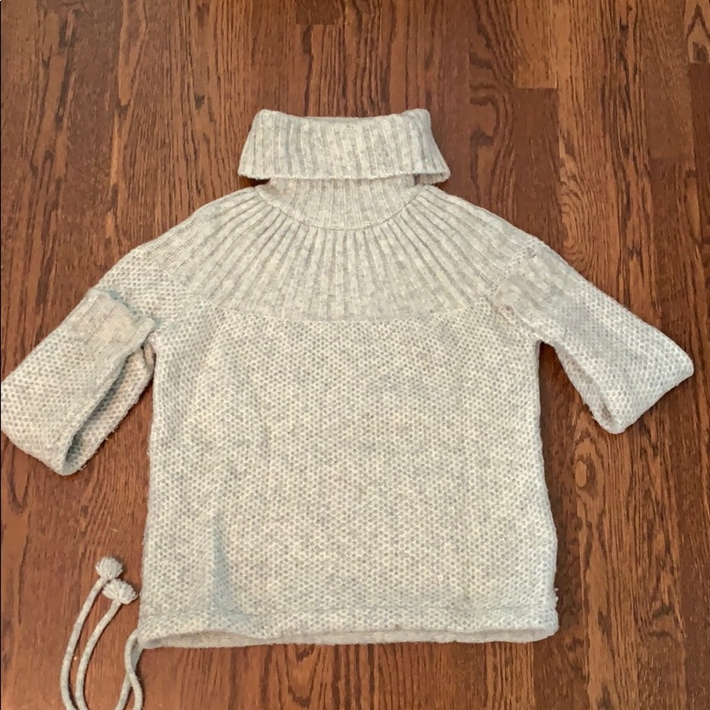 Oversized light gray turtle neck sweater